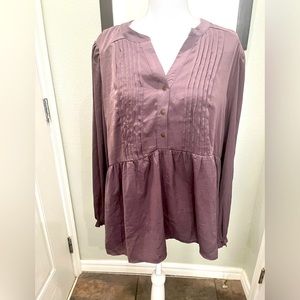 Long sleeved blouse in a unique light eggplant color. Size L